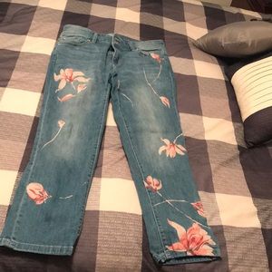 Cropped boyfriend jeans.